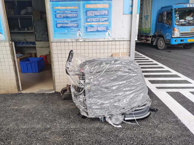 手推式洗地機有哪些優(yōu)點 手推式洗地機有哪些優(yōu)點